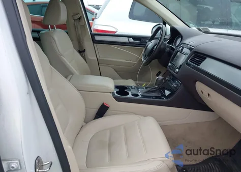 2012 Volkswagen Touareg Vr6 Sport z USA, uszkodzony, nr VIN WVGEF9BP1CD006725